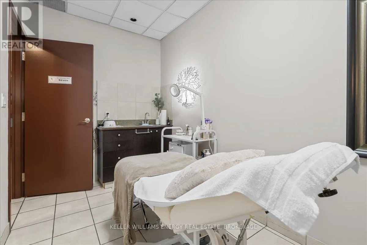 4 - 1084 SALK ROAD, #4