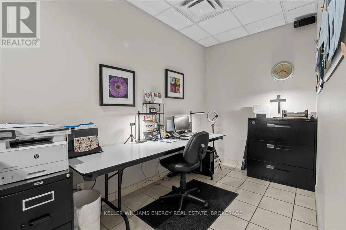 4 - 1084 SALK ROAD, #4