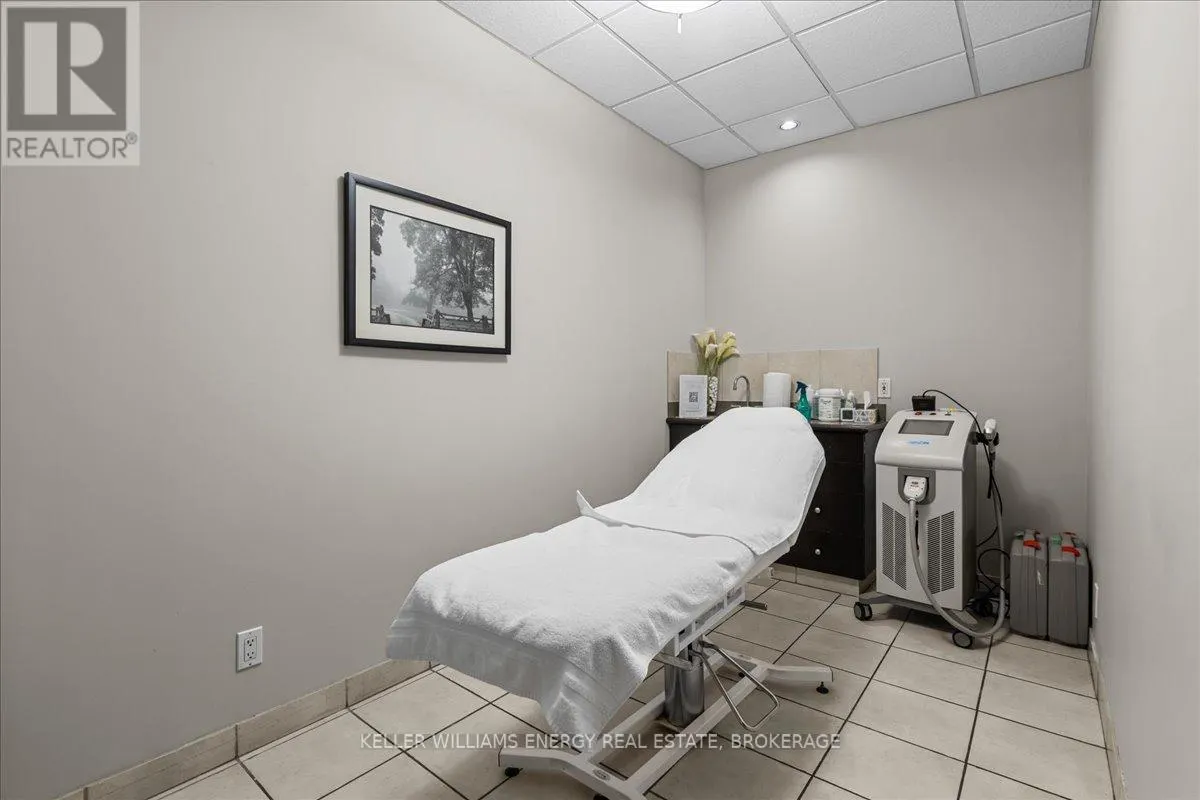 4 - 1084 SALK ROAD, #4