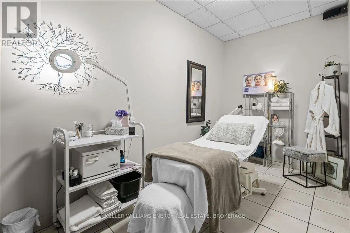 4 - 1084 SALK ROAD, #4