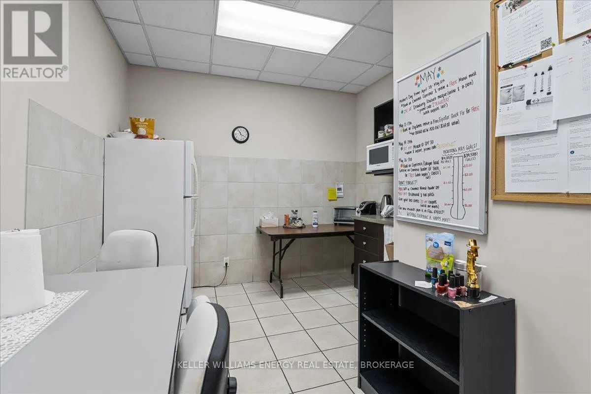4 - 1084 SALK ROAD, #4