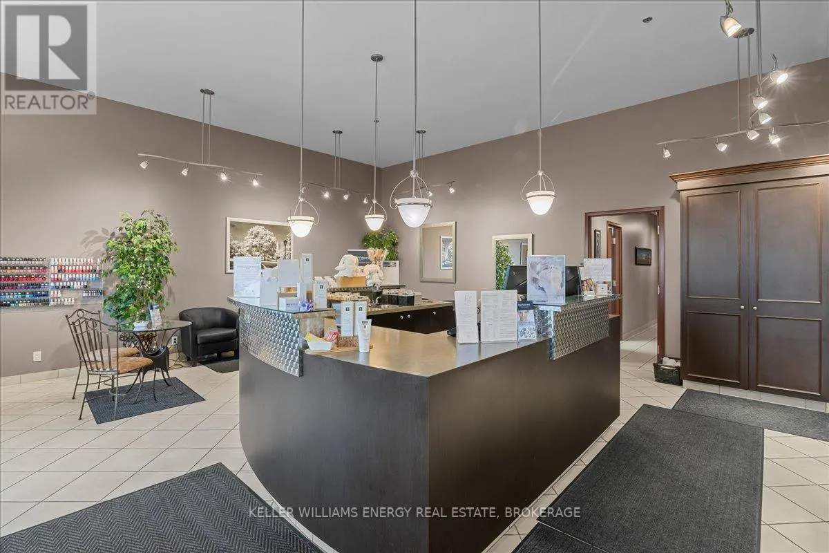 4 - 1084 SALK ROAD, #4