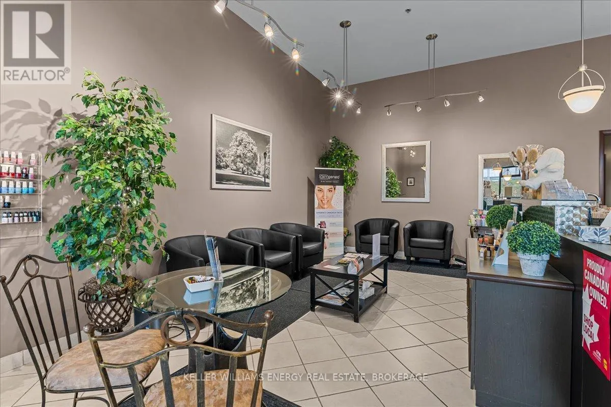 4 - 1084 SALK ROAD, #4