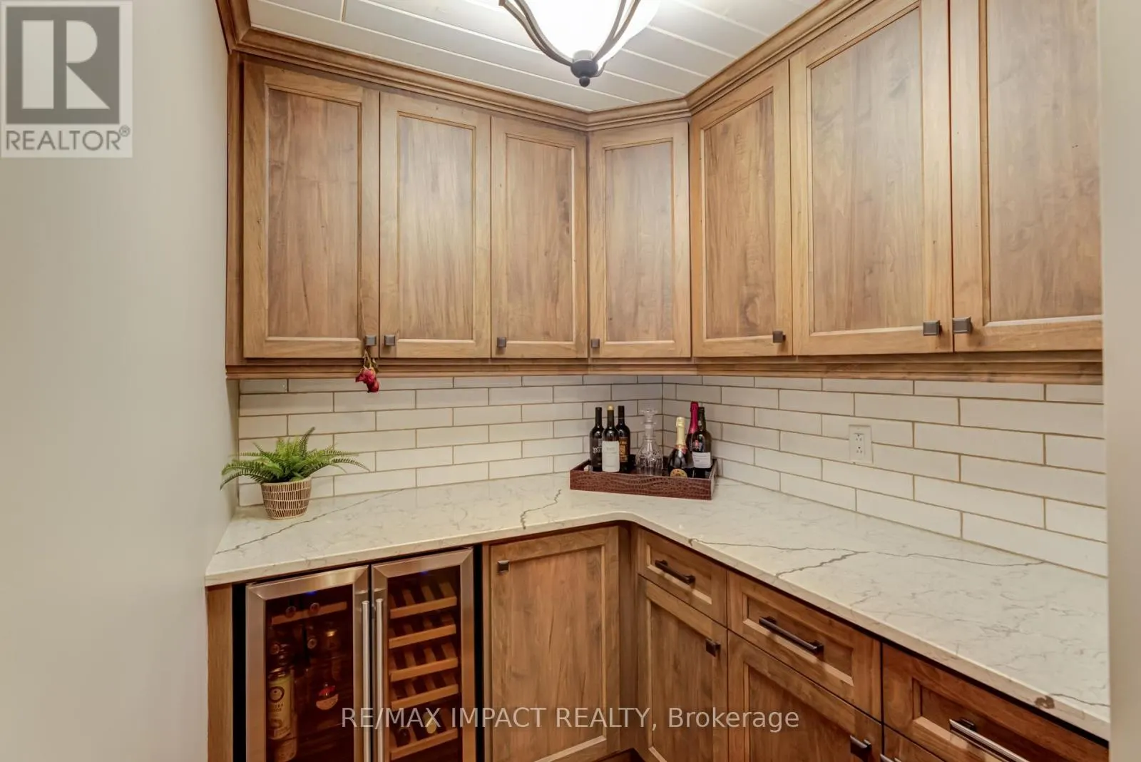 215 RAGLAN ROAD W
