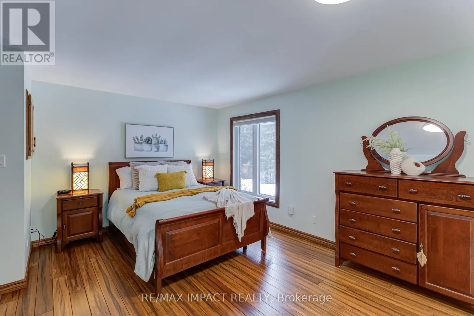 215 RAGLAN ROAD W
