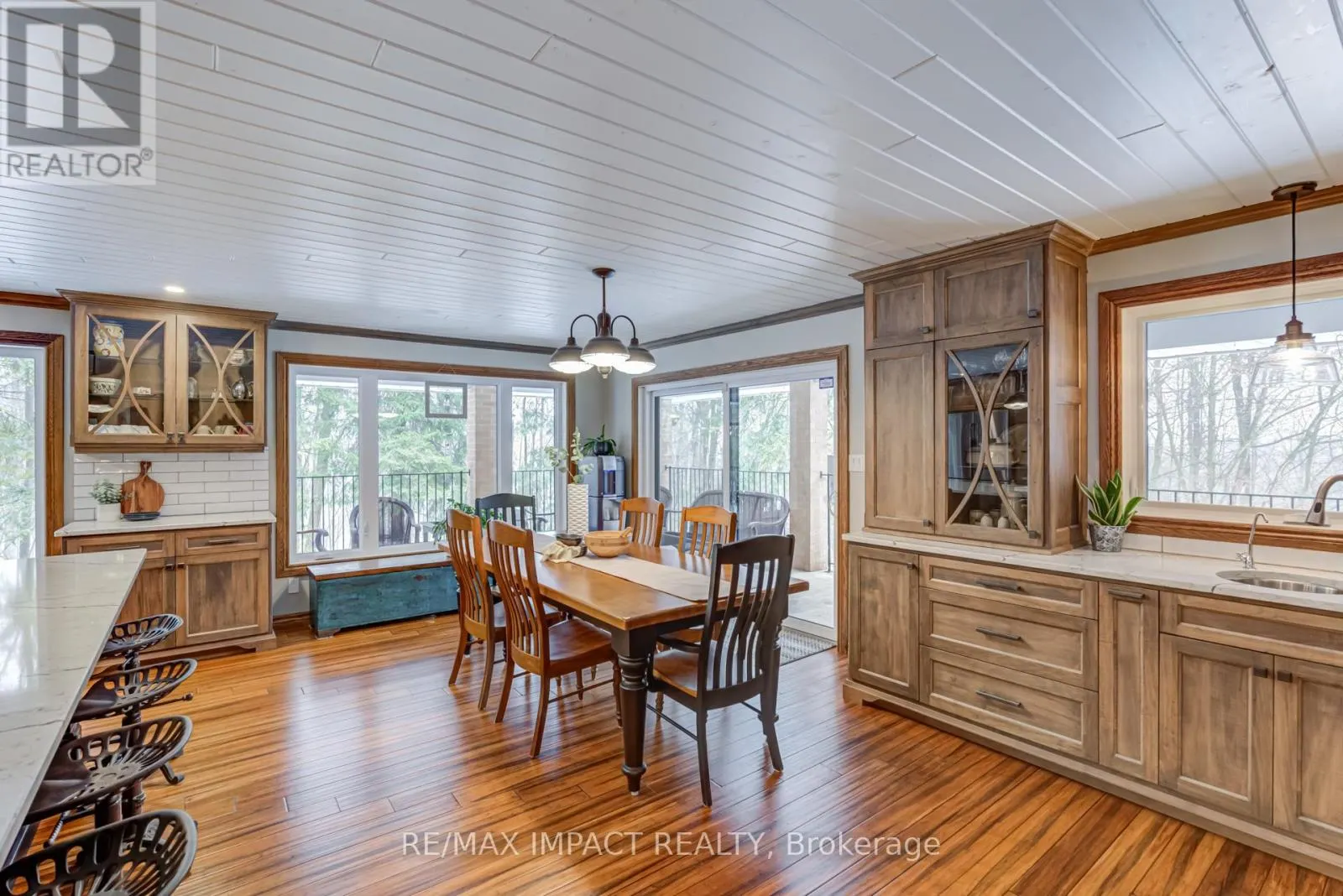 215 RAGLAN ROAD W