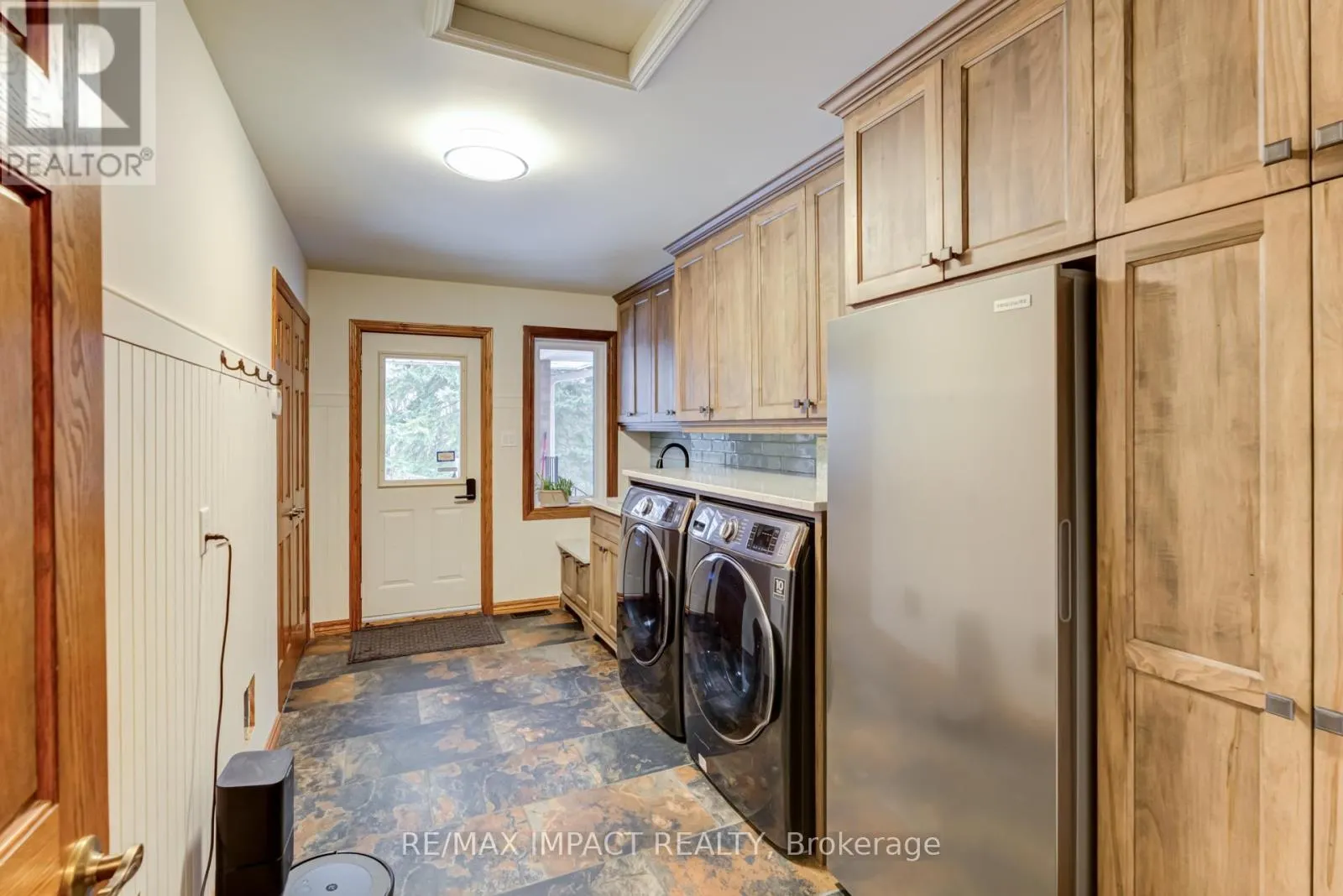 215 RAGLAN ROAD W