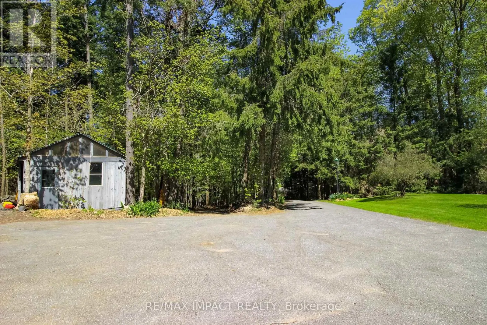 215 RAGLAN ROAD W