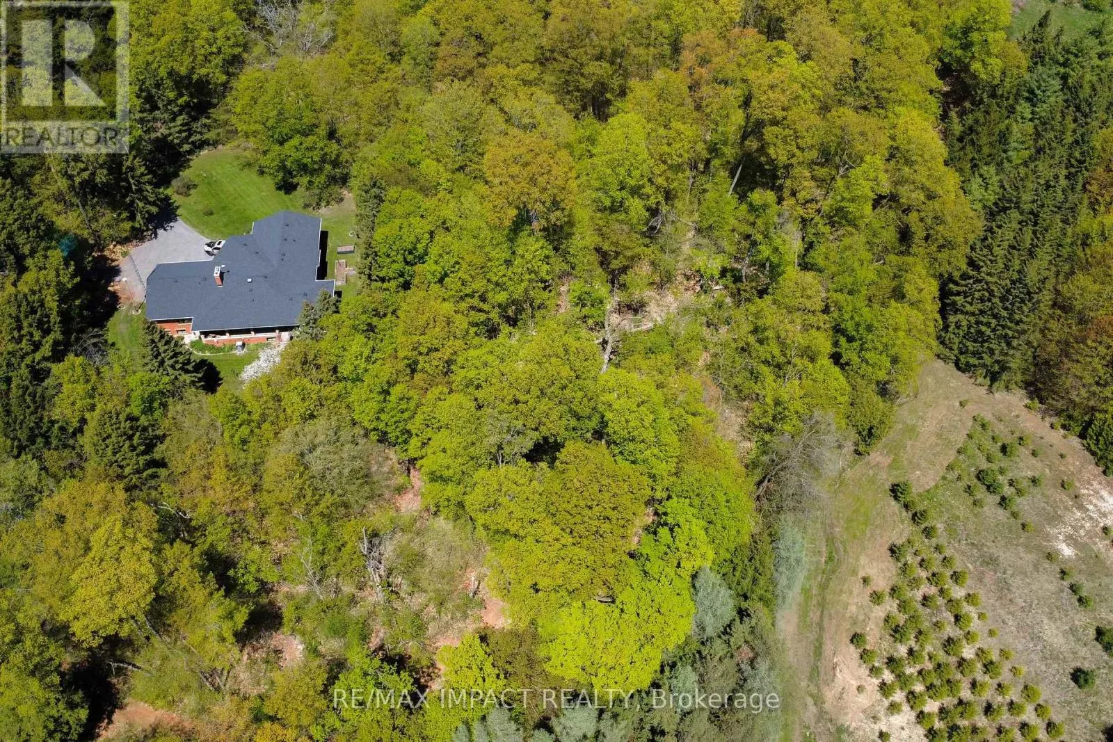 215 RAGLAN ROAD W