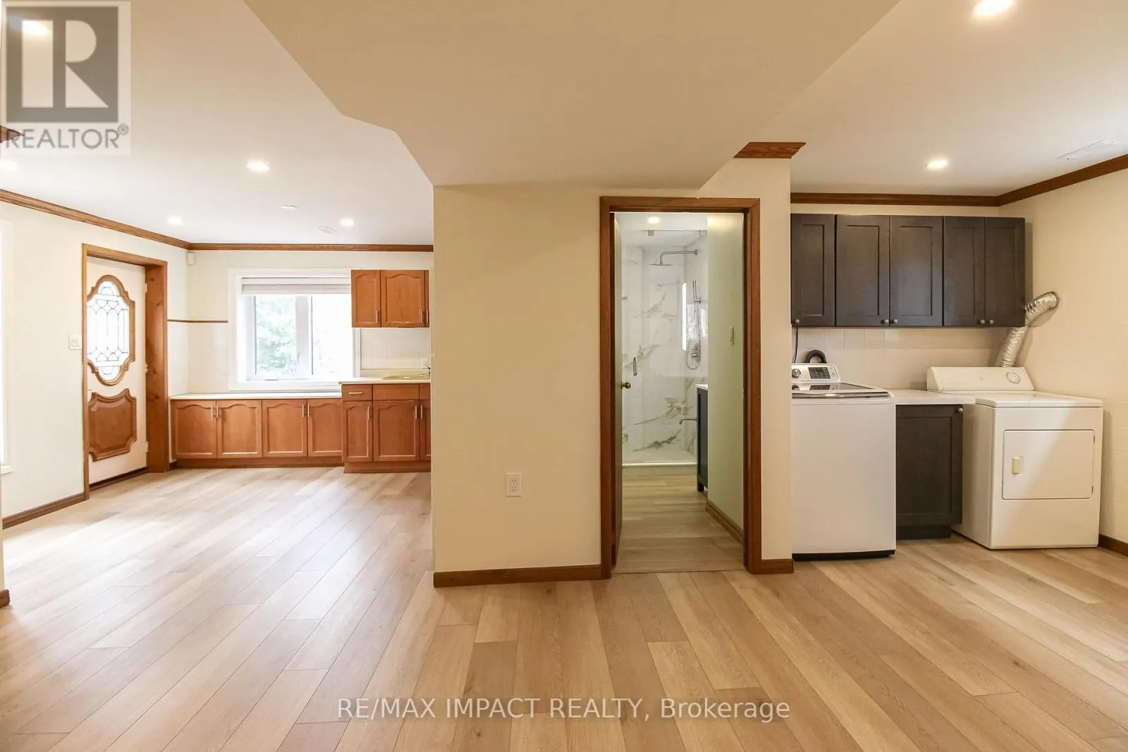 215 RAGLAN ROAD W