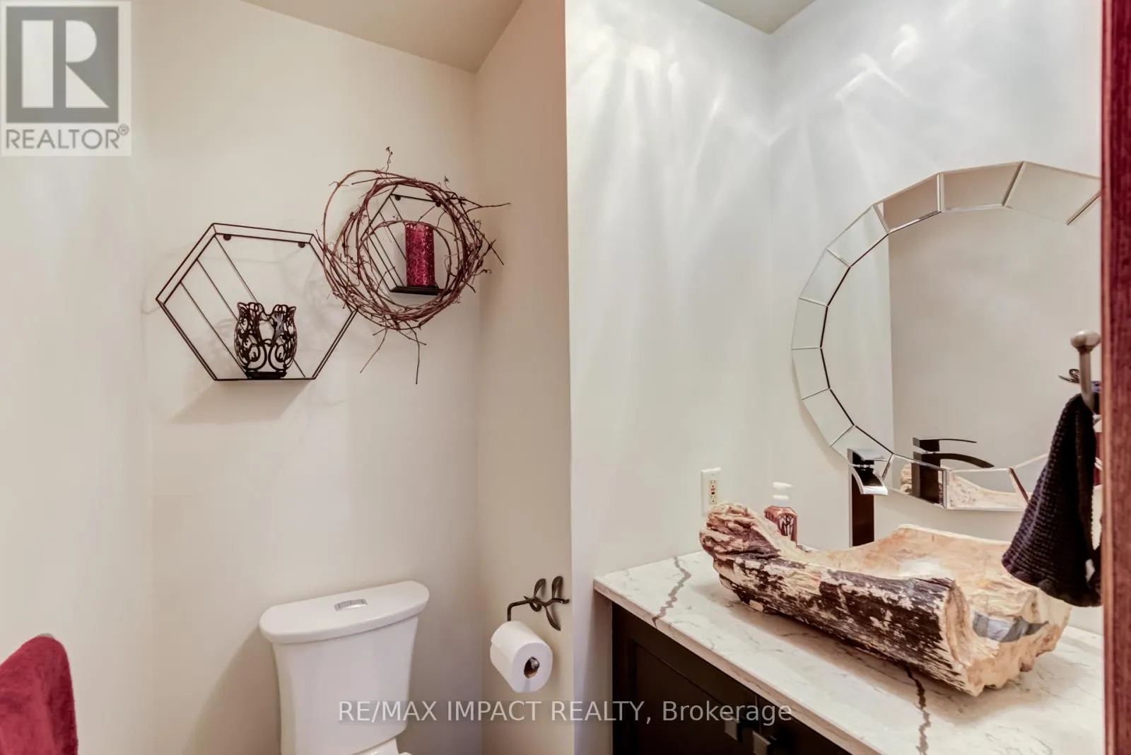 215 RAGLAN ROAD W