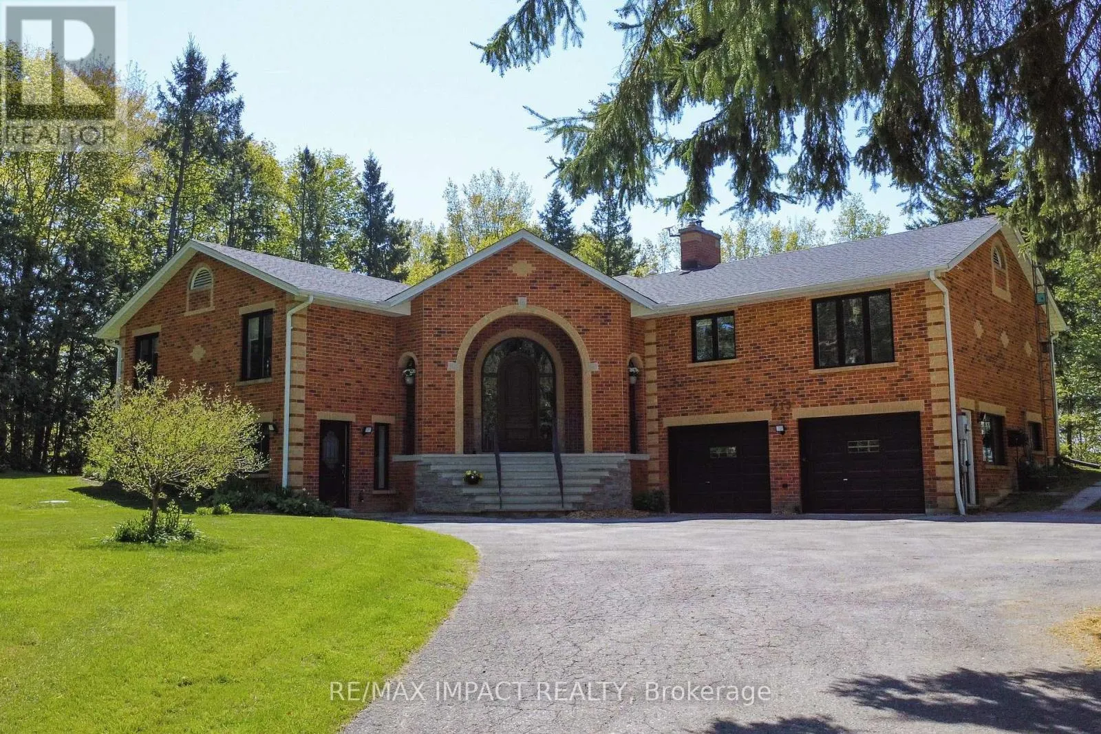 215 RAGLAN ROAD W