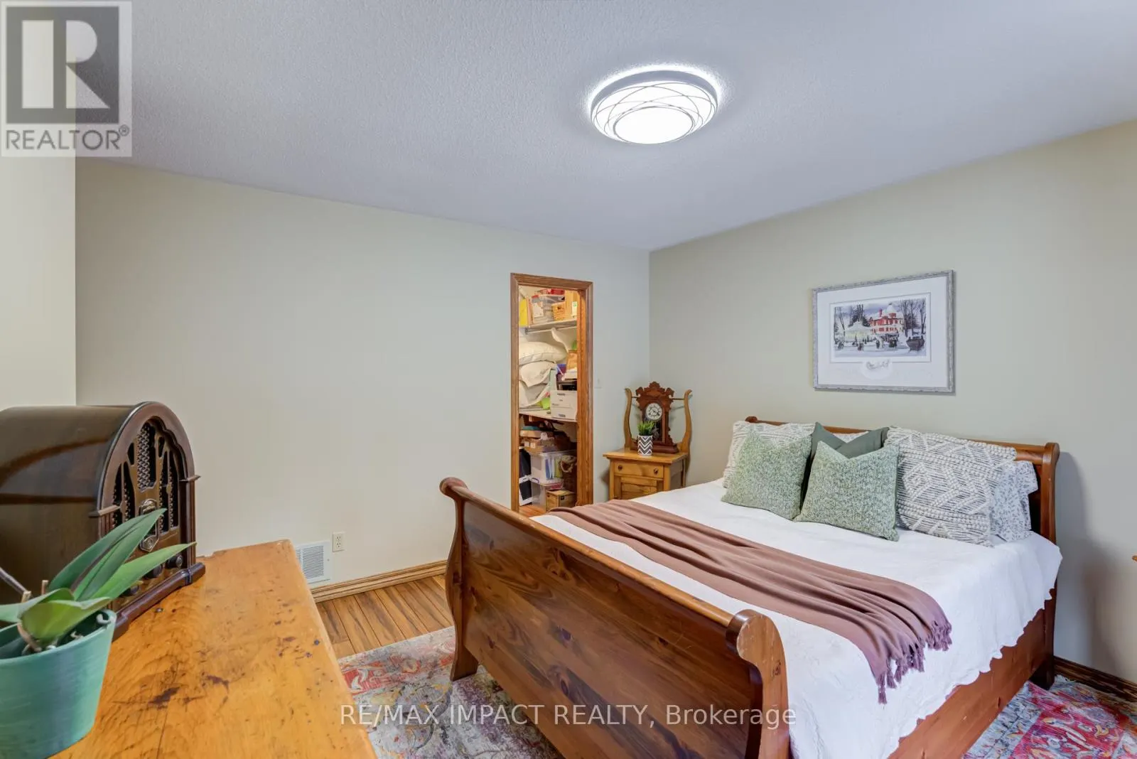 215 RAGLAN ROAD W