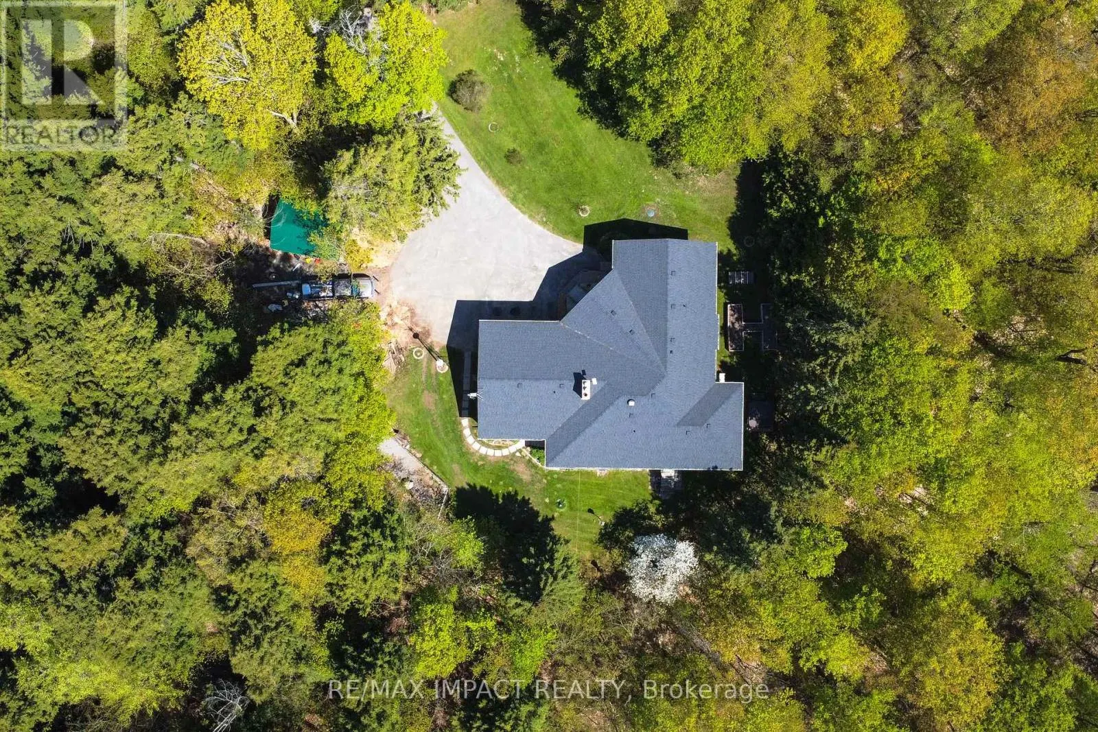 215 RAGLAN ROAD W