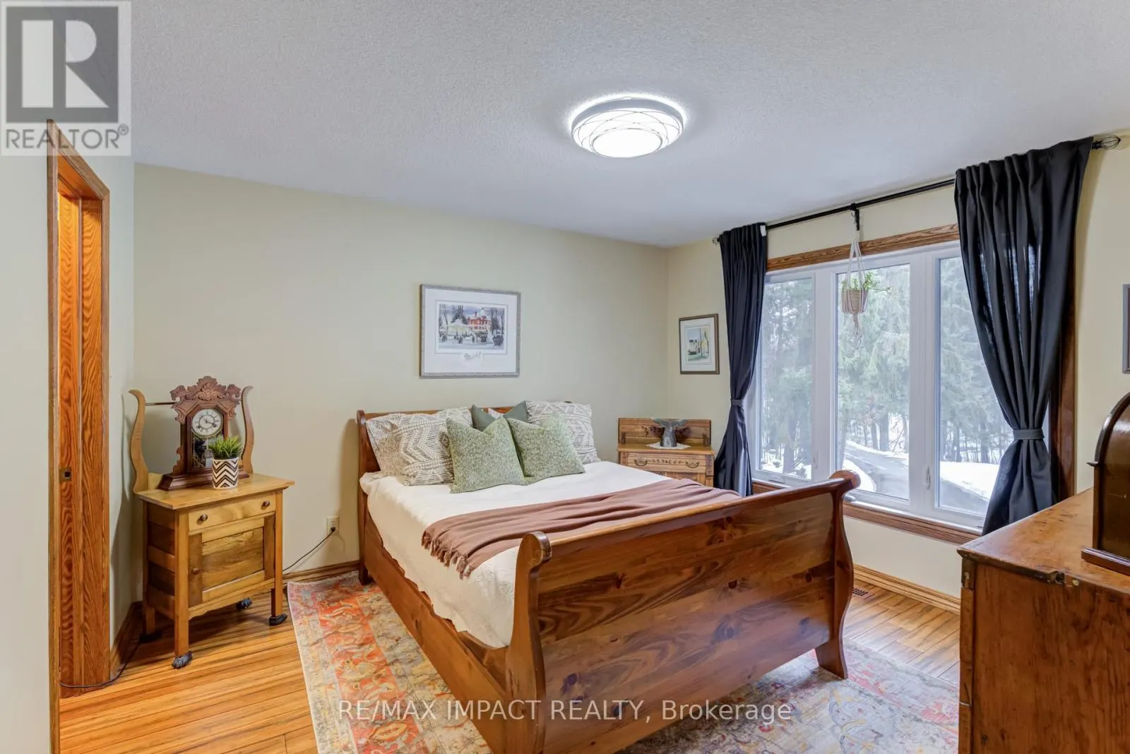 215 RAGLAN ROAD W