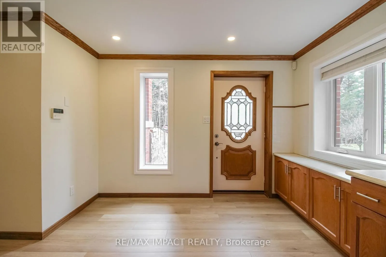 215 RAGLAN ROAD W