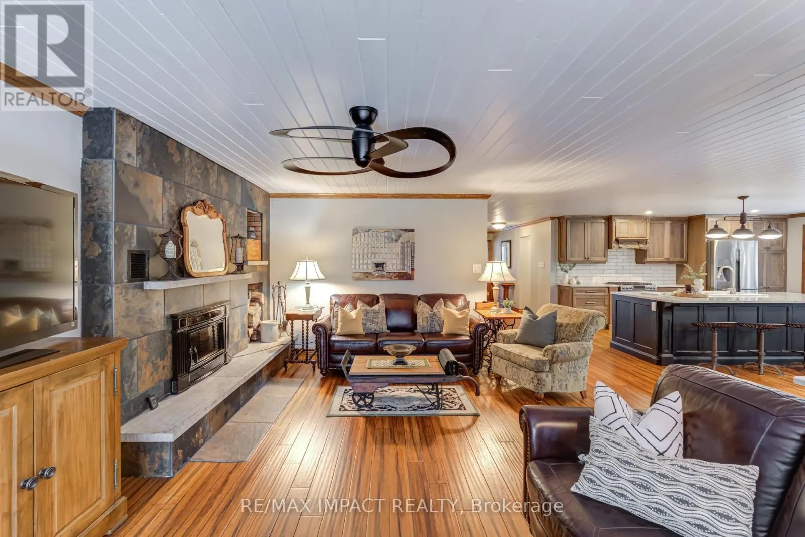 215 RAGLAN ROAD W
