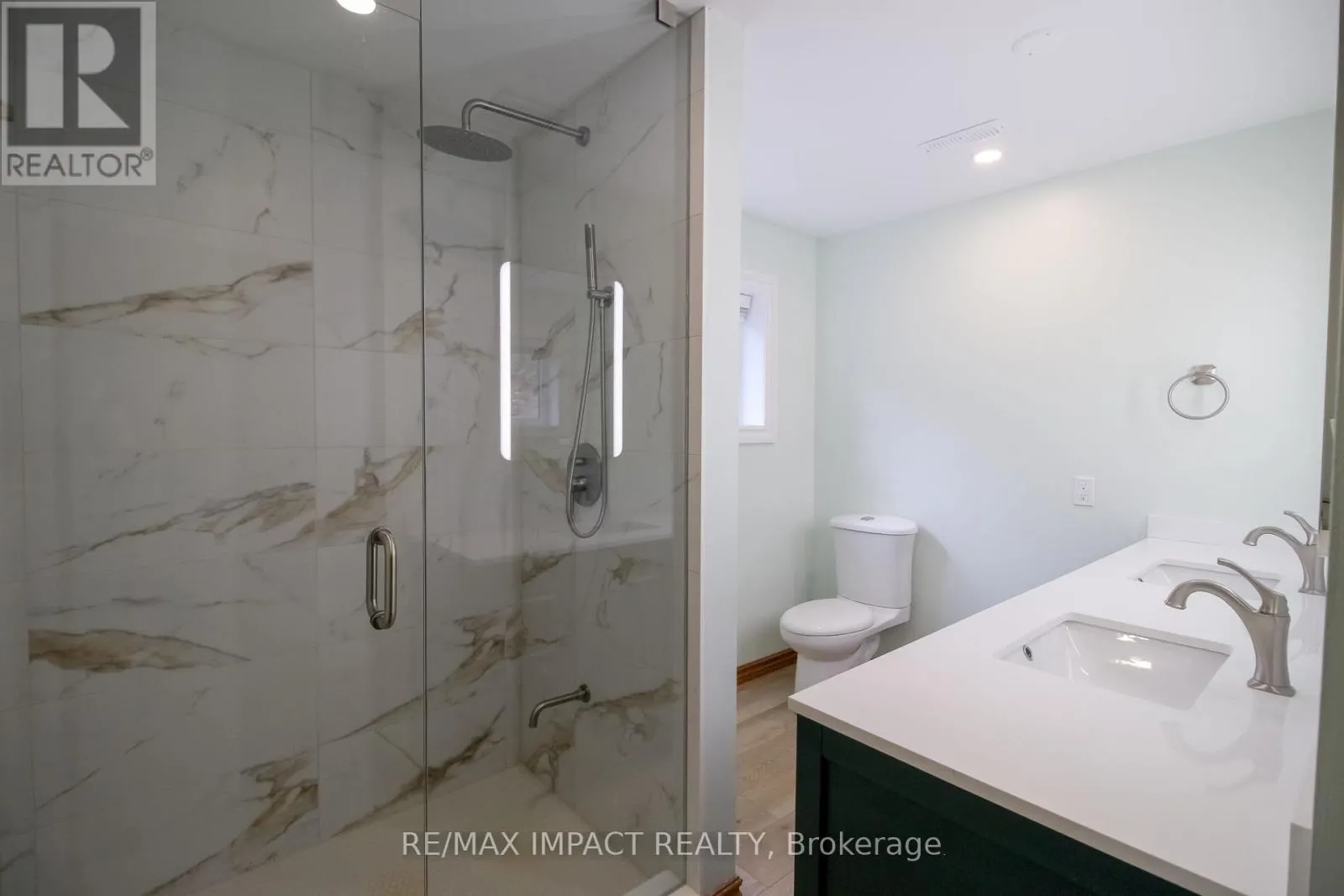 215 RAGLAN ROAD W