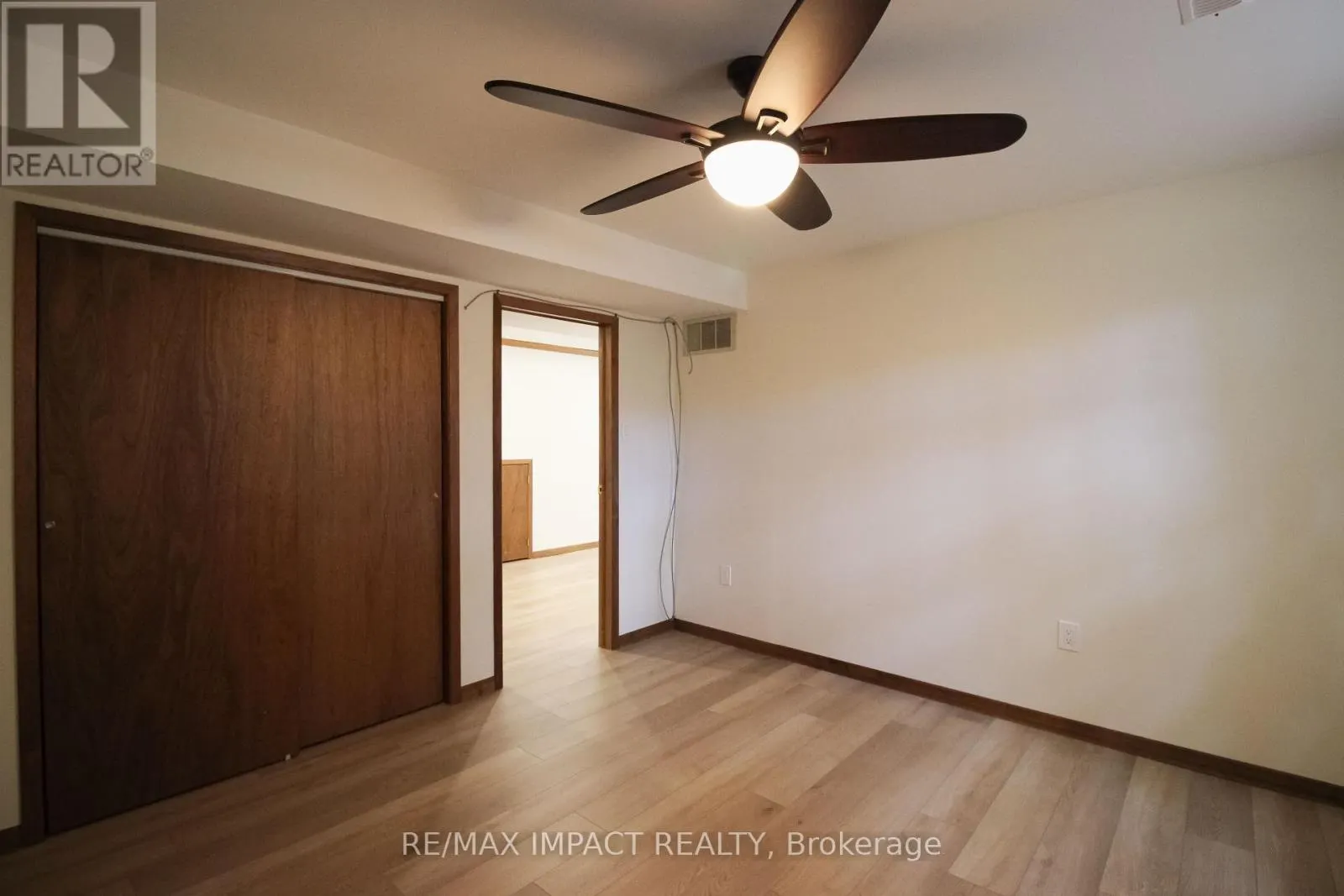 215 RAGLAN ROAD W