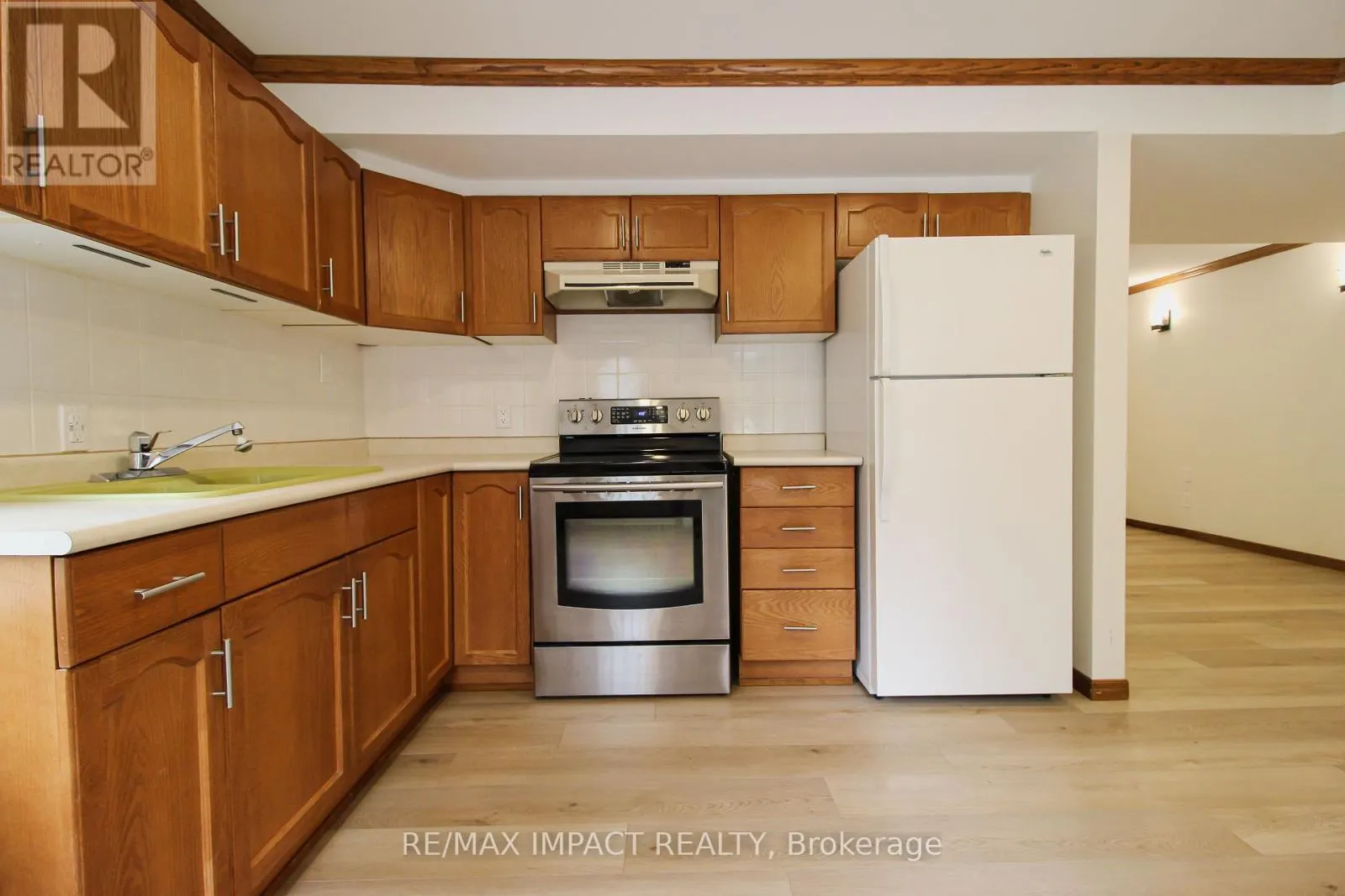 215 RAGLAN ROAD W