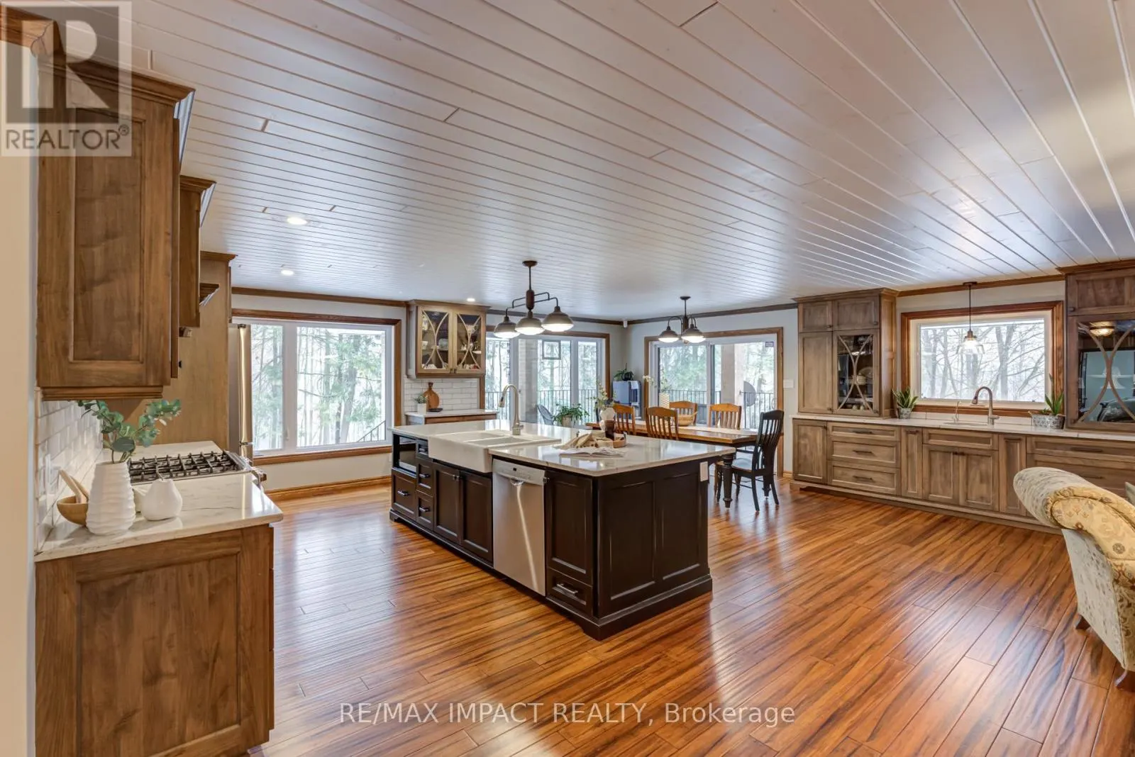 215 RAGLAN ROAD W