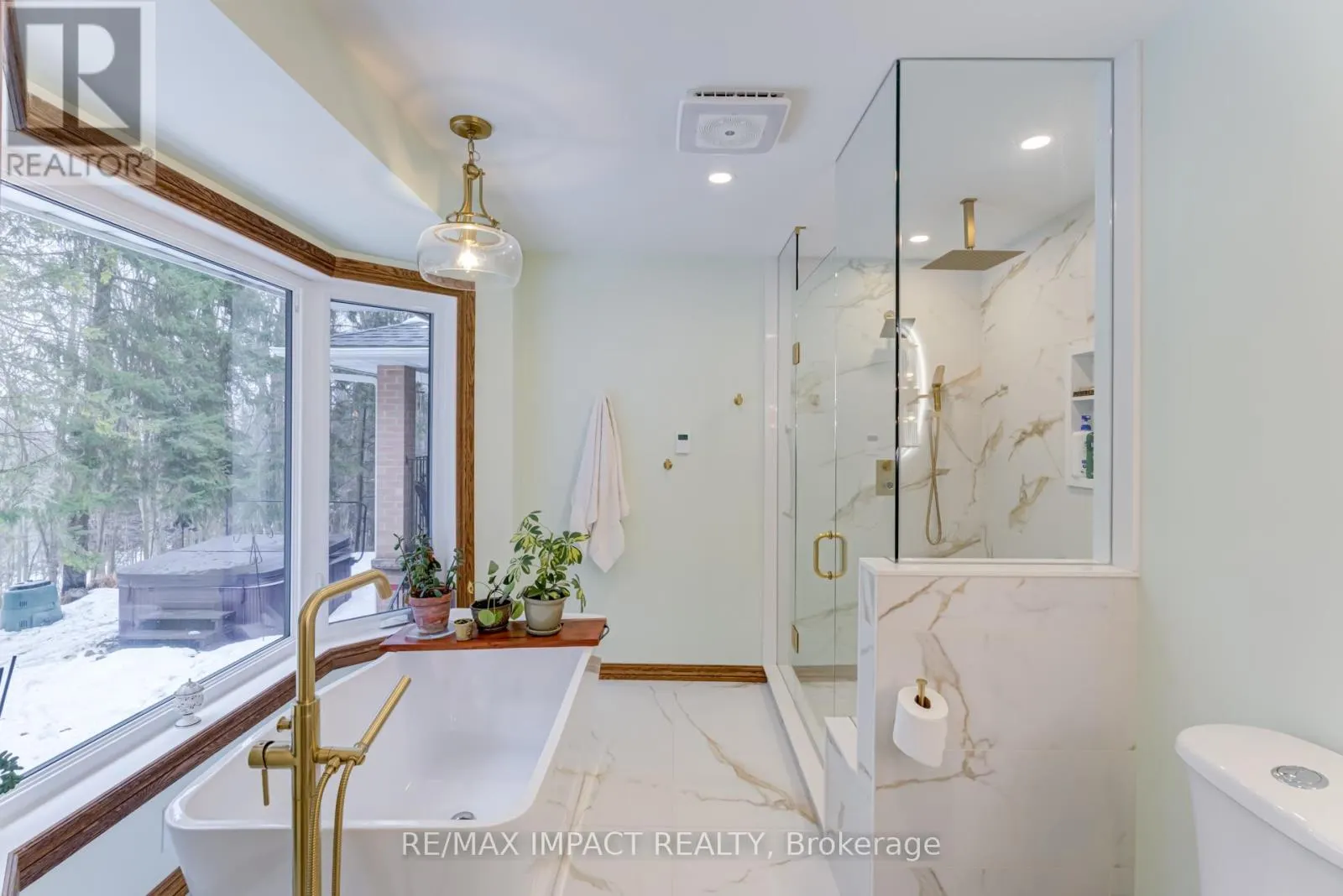 215 RAGLAN ROAD W