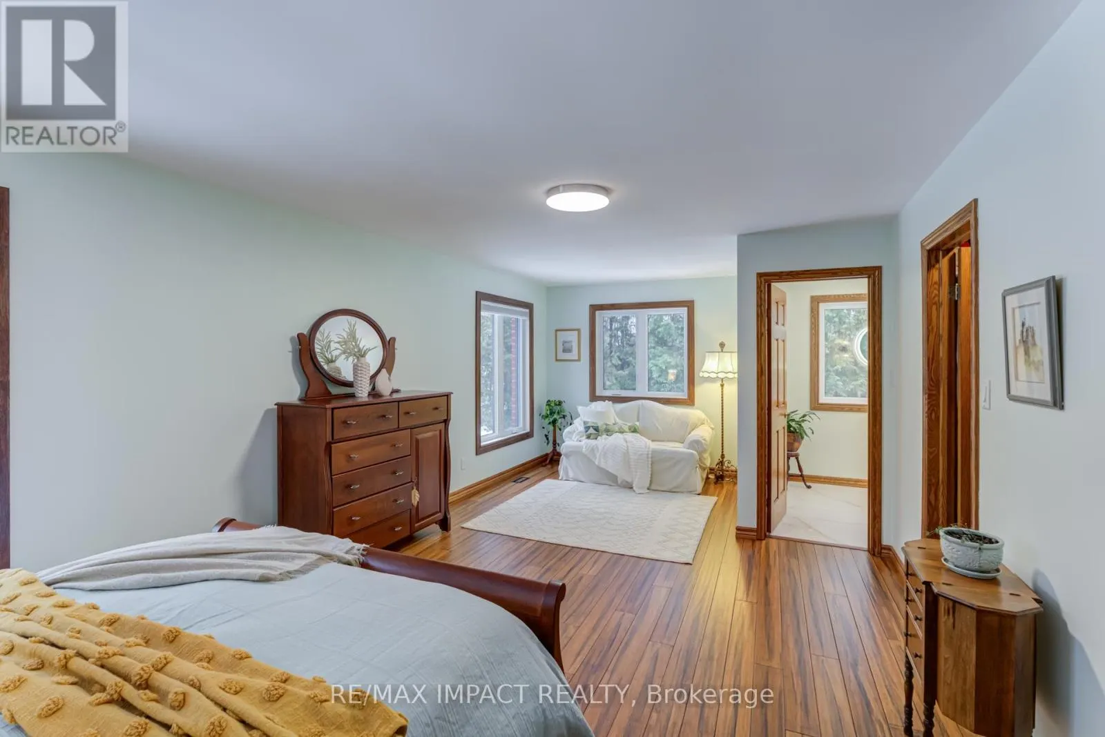 215 RAGLAN ROAD W