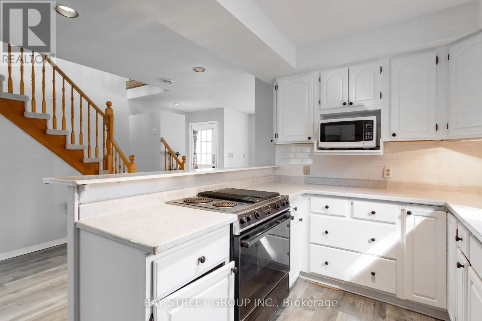 568 VIEW LAKE ROAD