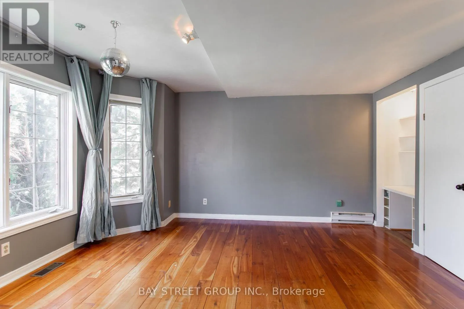 568 VIEW LAKE ROAD