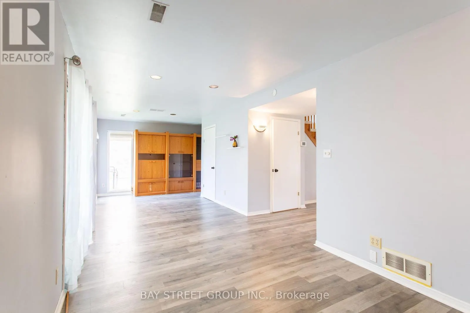 568 VIEW LAKE ROAD