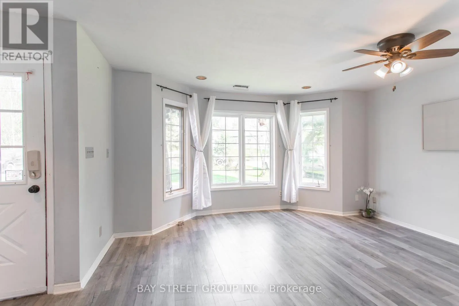 568 VIEW LAKE ROAD
