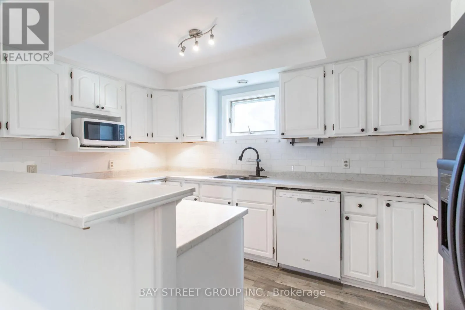 568 VIEW LAKE ROAD
