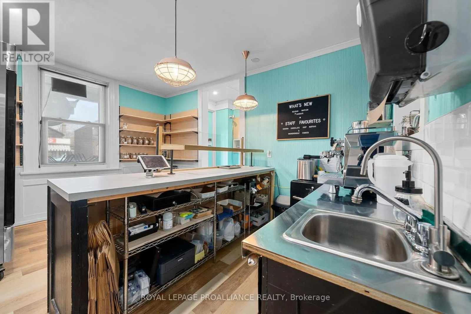 29 KING AVENUE E