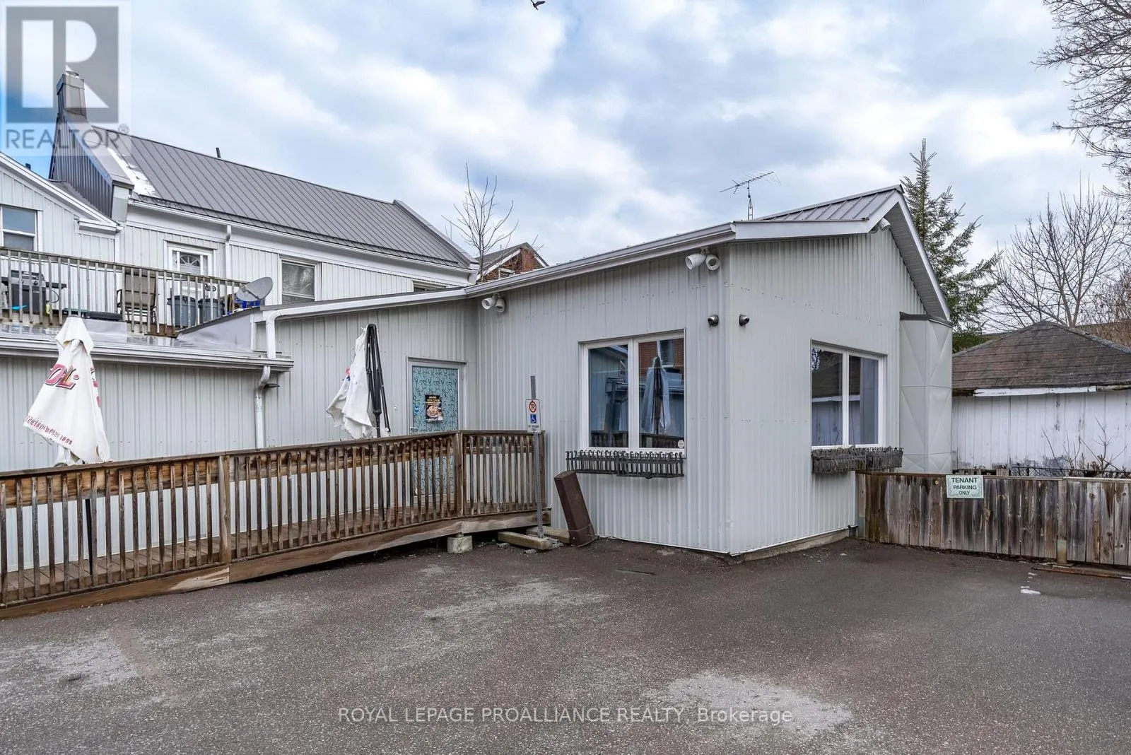 29 KING AVENUE E