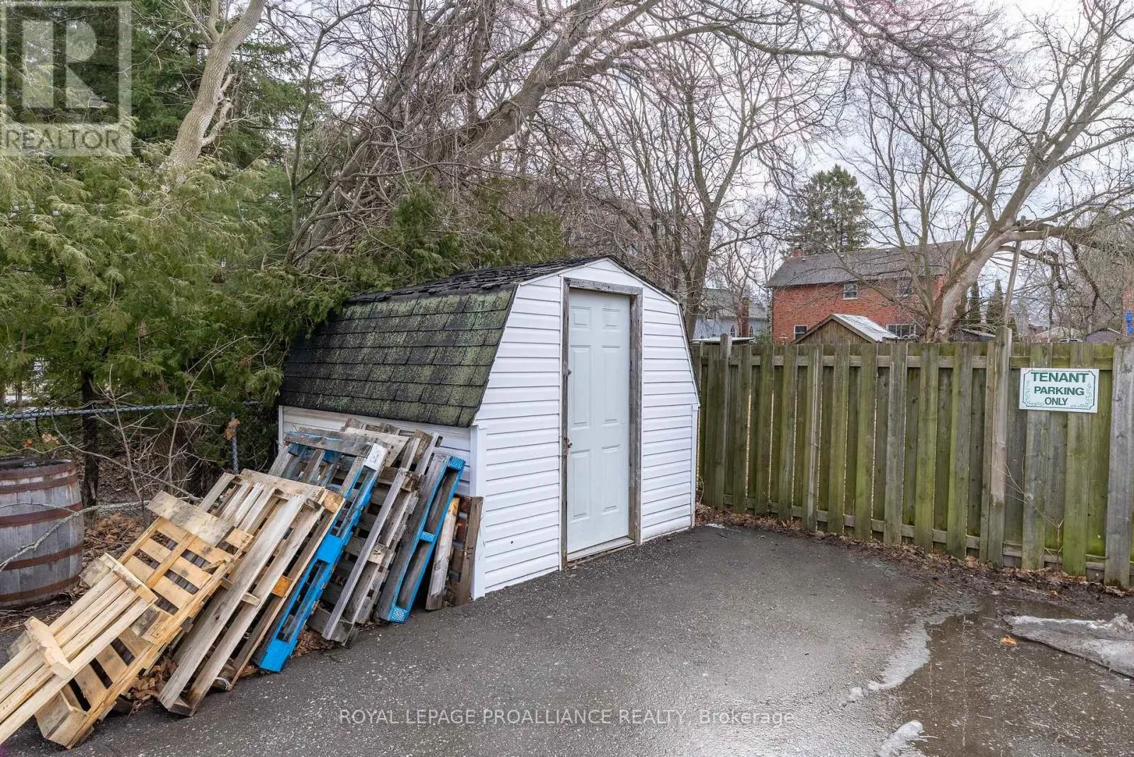 29 KING AVENUE E
