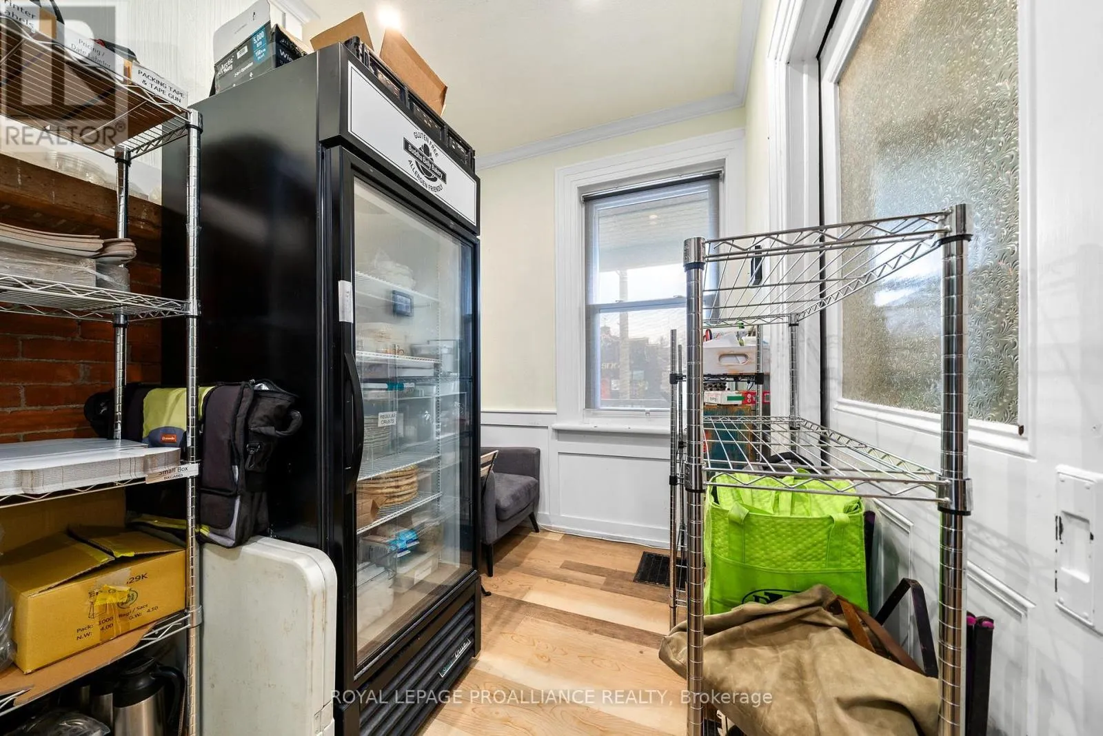 29 KING AVENUE E