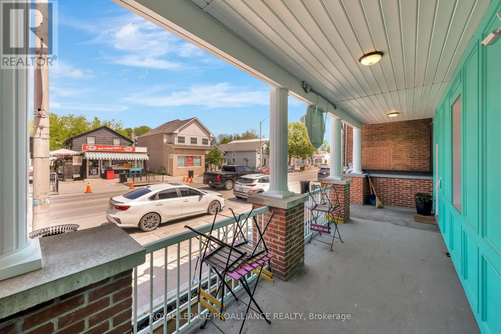 29 KING AVENUE E