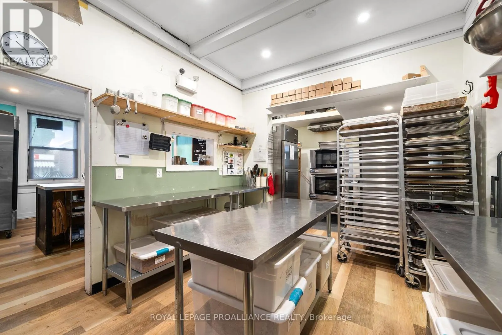 29 KING AVENUE E