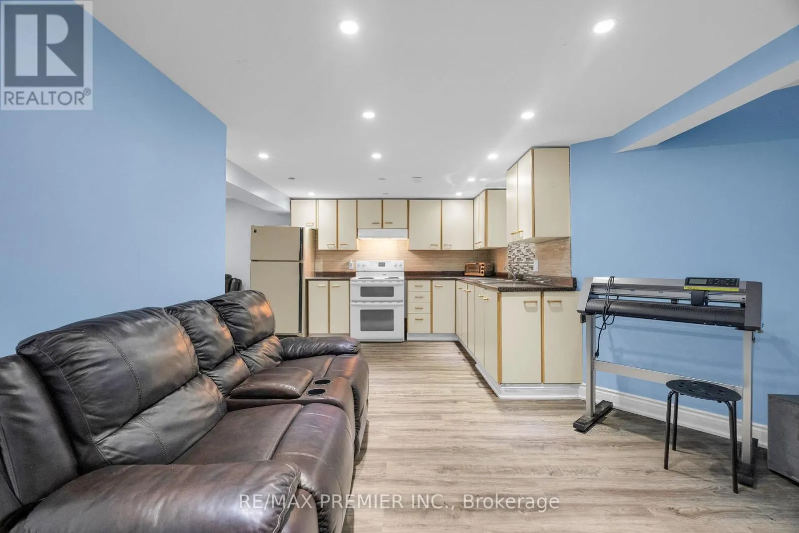 59 GLENABBEY DRIVE