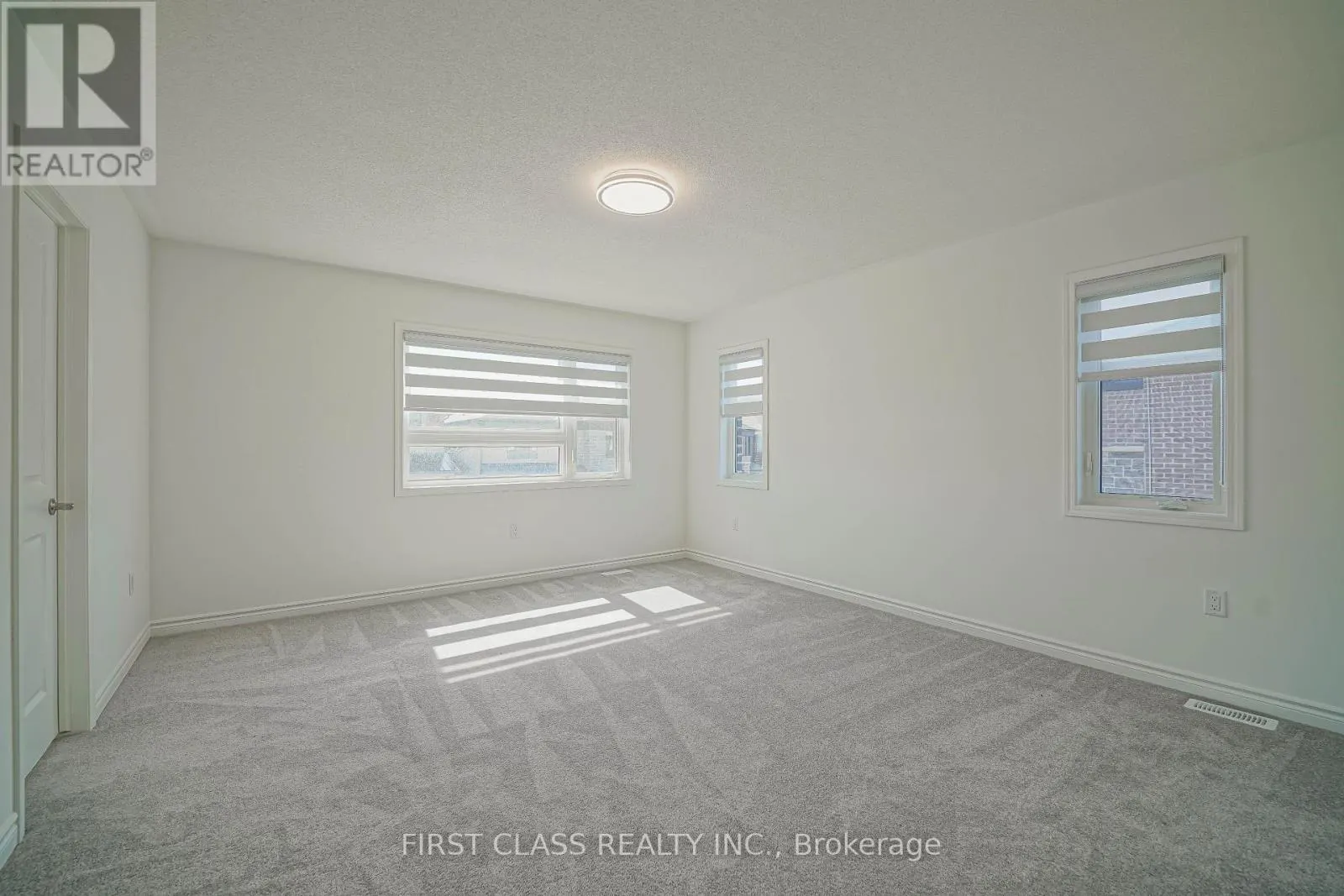 1475 MOCKINGBIRD SQUARE