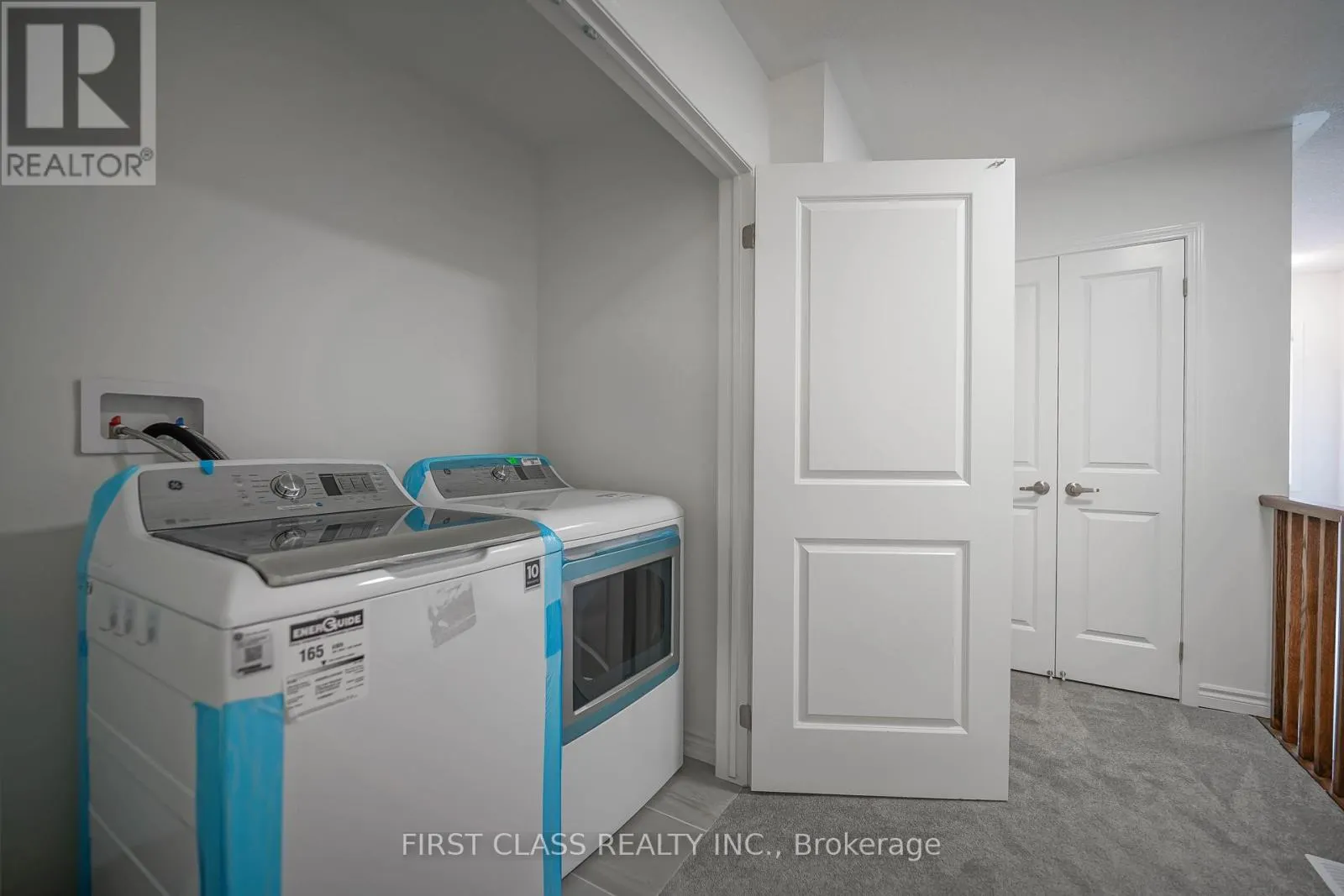 1475 MOCKINGBIRD SQUARE
