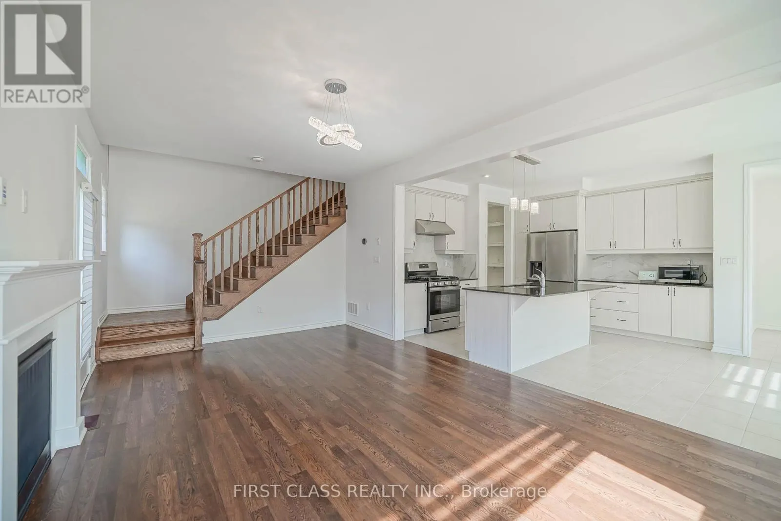 1475 MOCKINGBIRD SQUARE