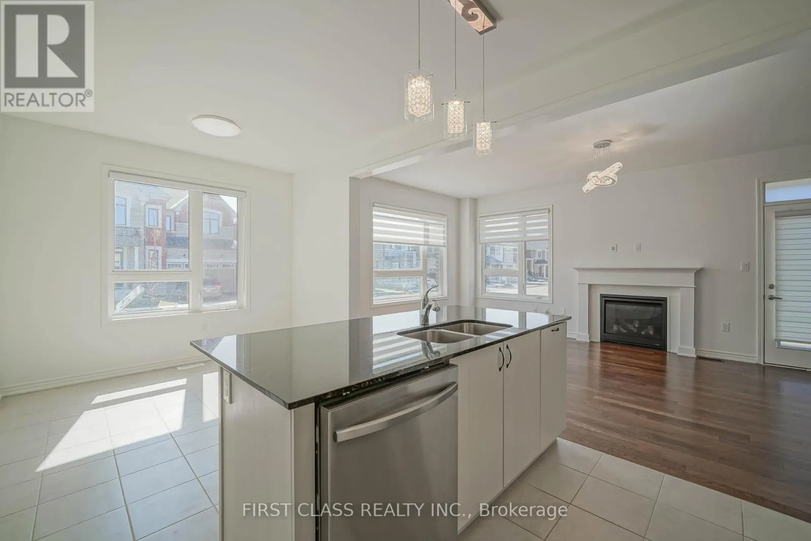 1475 MOCKINGBIRD SQUARE