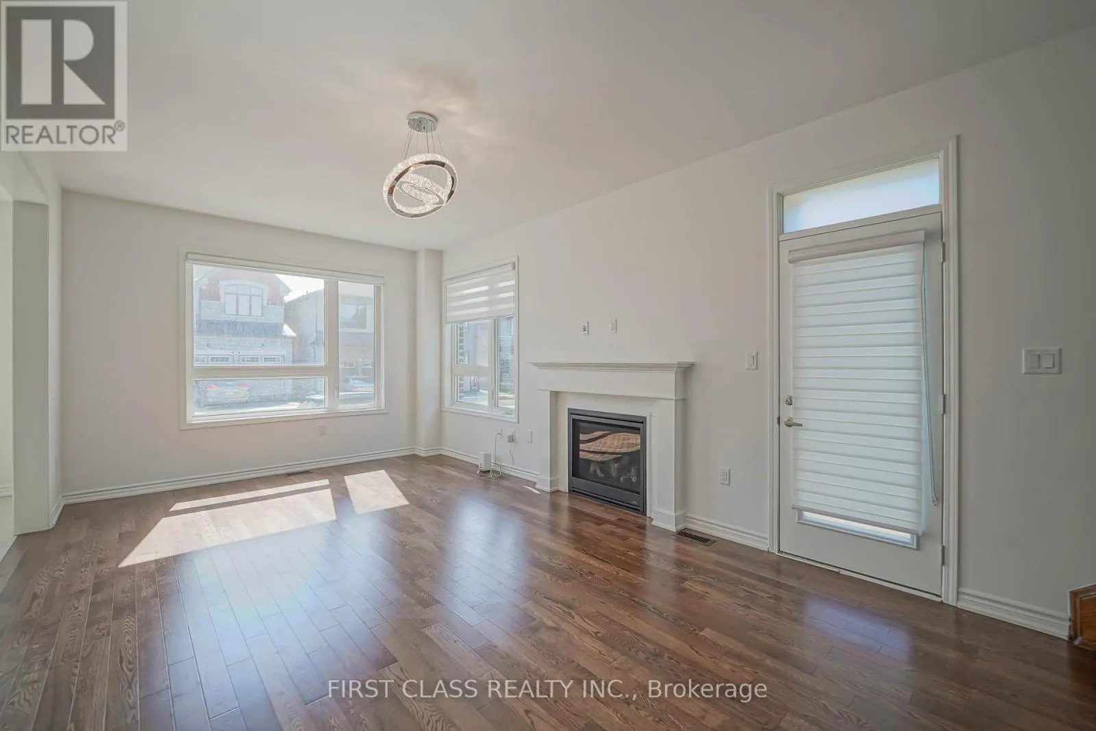 1475 MOCKINGBIRD SQUARE