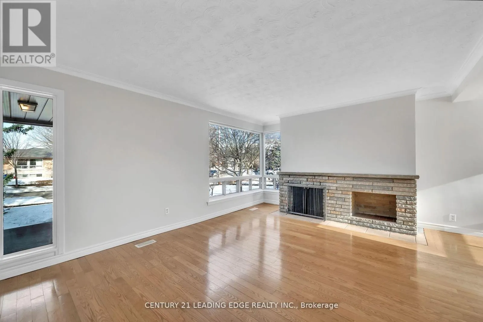 21 ROSSANDER COURT