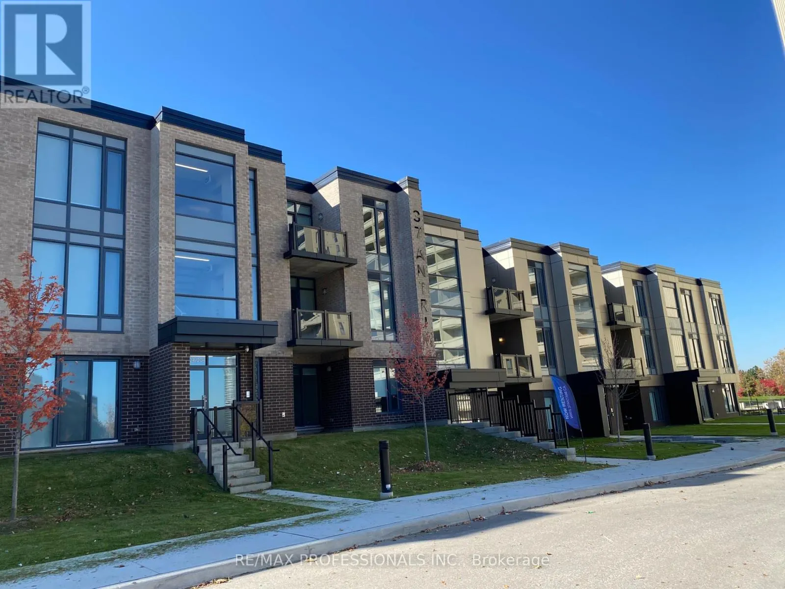 202 - 37 ANTRIM CRESCENT