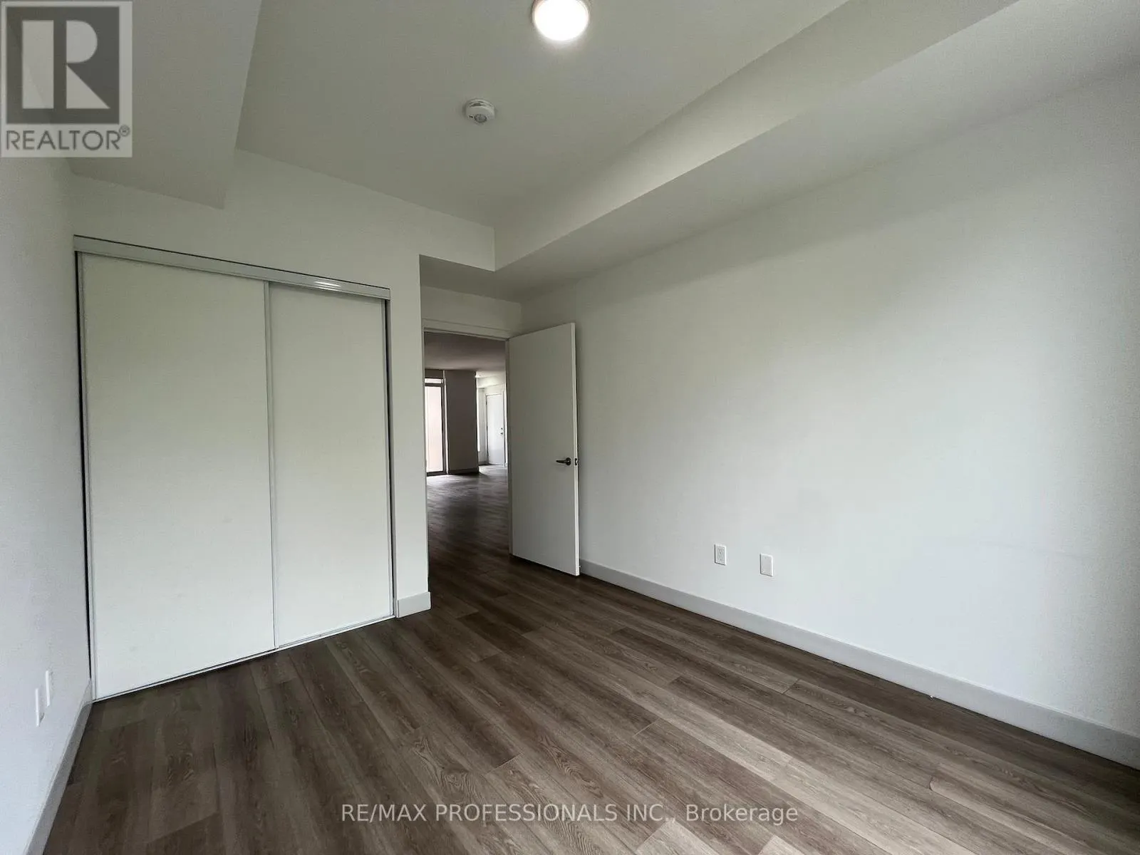 202 - 37 ANTRIM CRESCENT