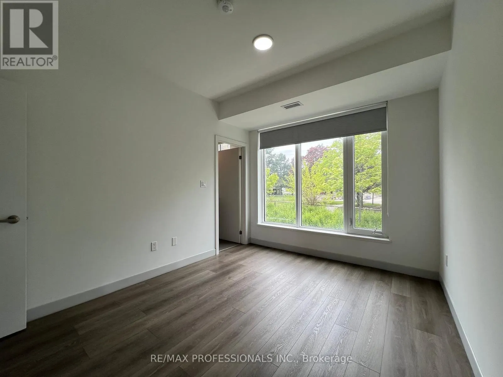 202 - 37 ANTRIM CRESCENT