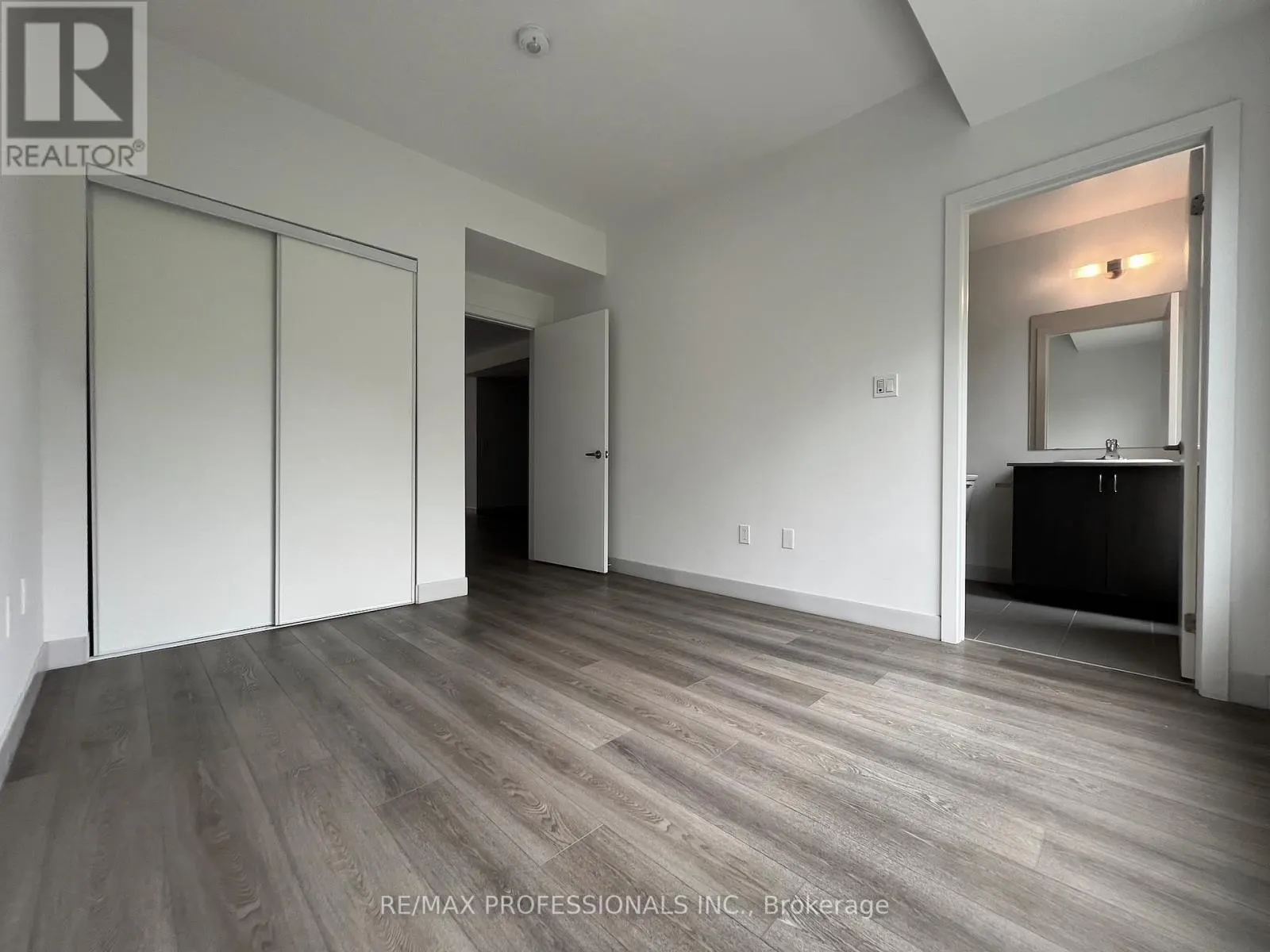 202 - 37 ANTRIM CRESCENT