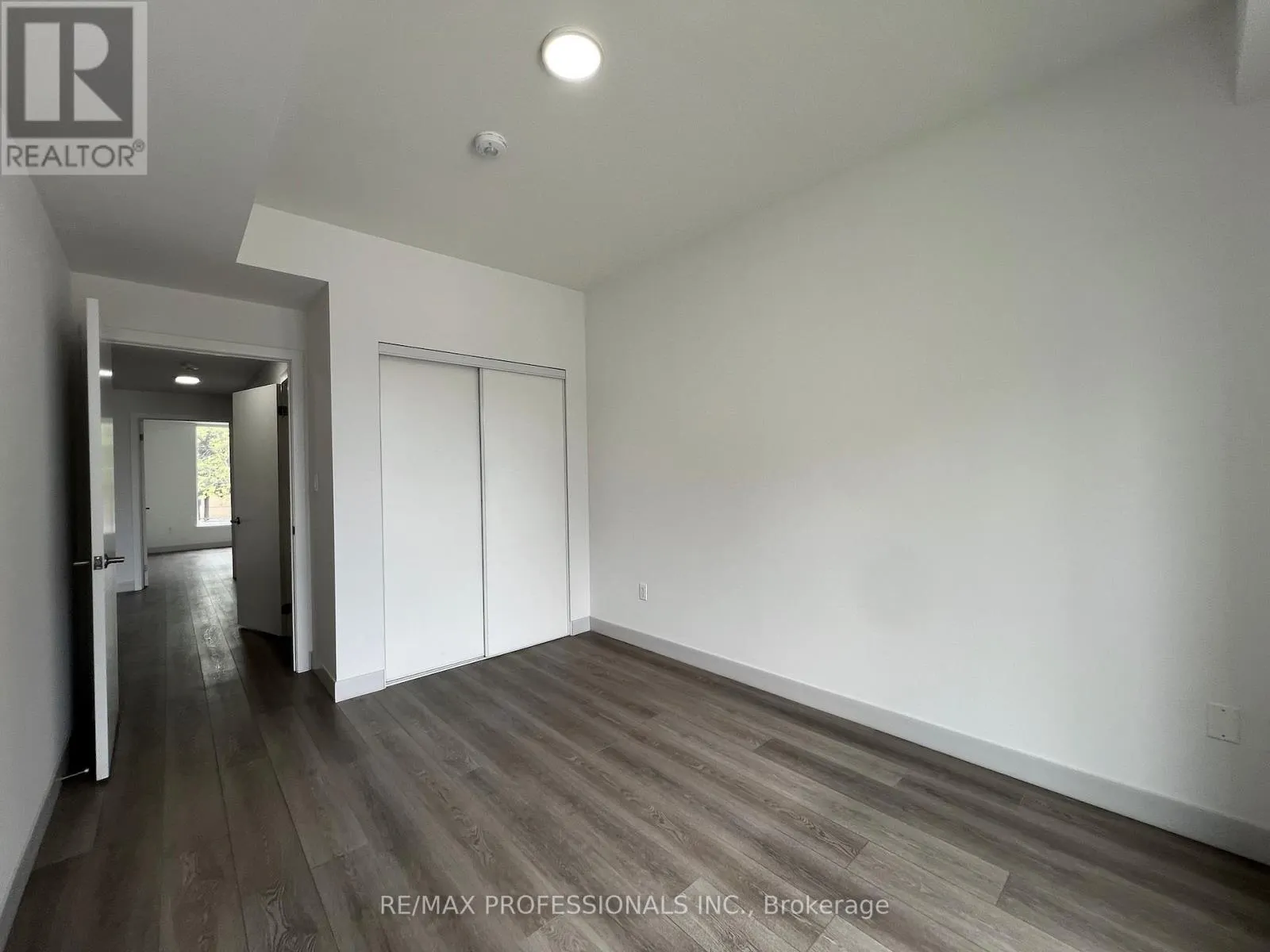 202 - 37 ANTRIM CRESCENT
